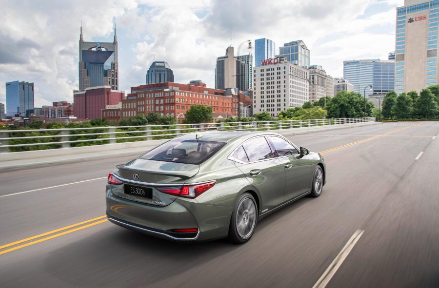  Lexus ES300h 2018 года  (NA) (фото 9 из 41)